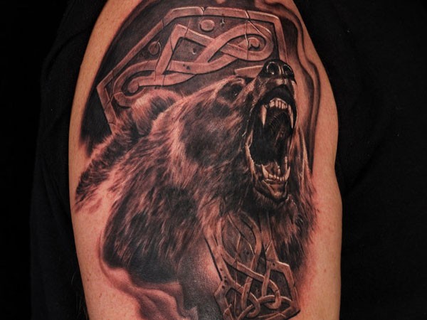 咆哮熊头与凯尔特雕刻纹身图案