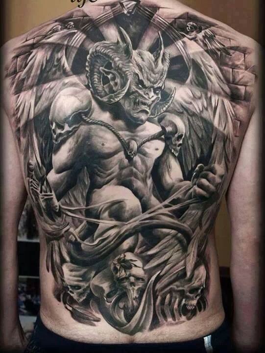 背部恶魔石雕像黑灰纹身图案
