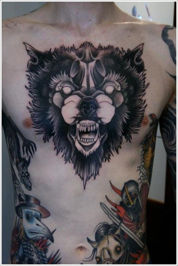 男性胸部黑色的狼头纹身图案