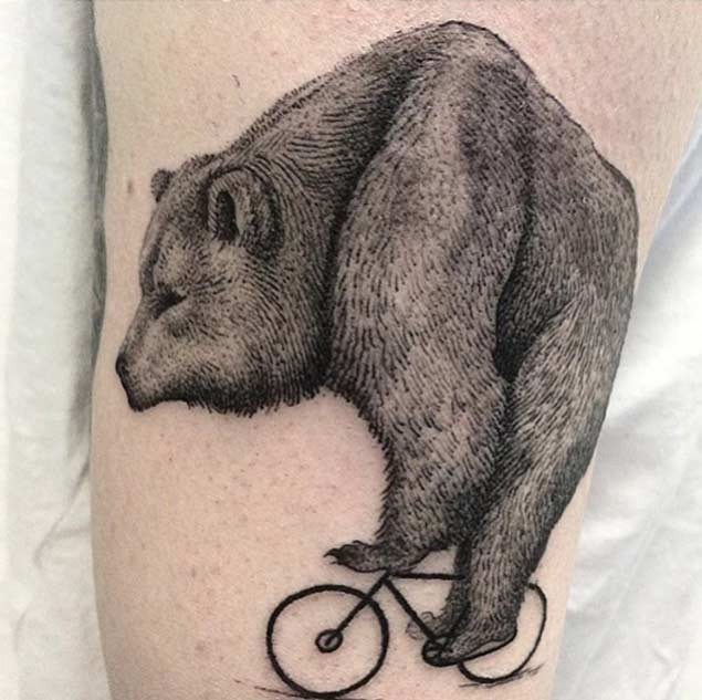 马戏团熊骑自行车有趣的纹身图案