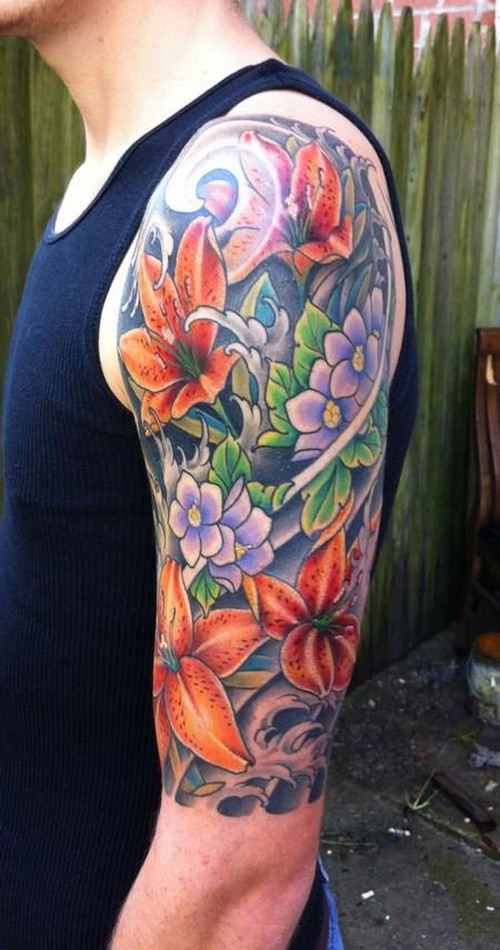 手臂生动的彩色日式花朵纹身图案