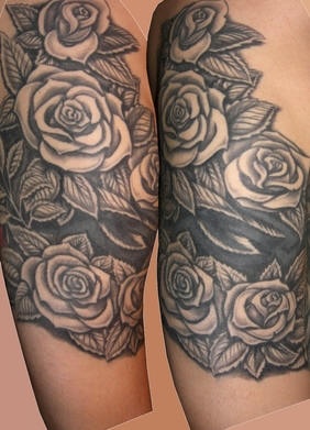 肩部许多美丽的黑白玫瑰纹身图案
