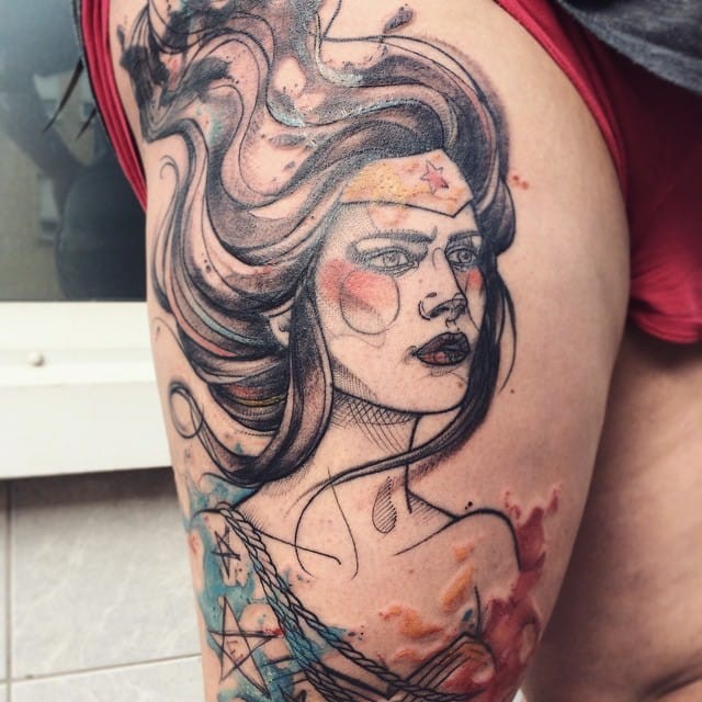 大腿素描风格彩色的女人与星星纹身图案