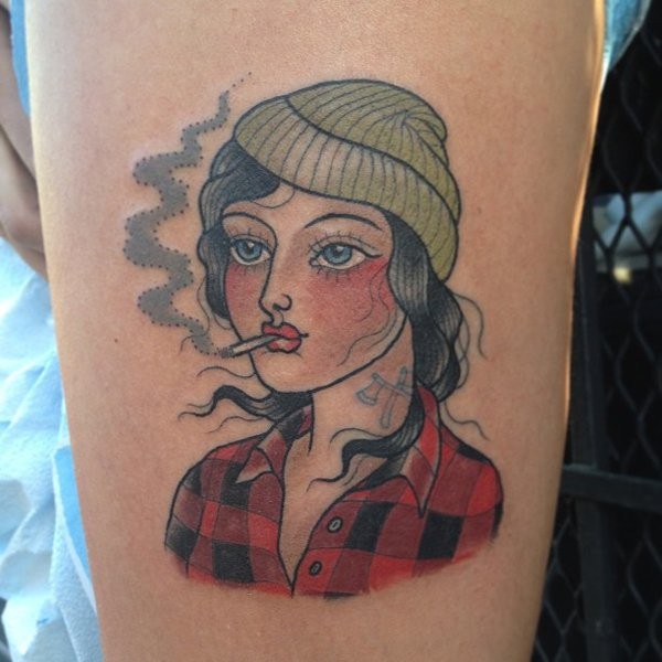手臂简单的卡通风格彩色吸烟女性纹身图案