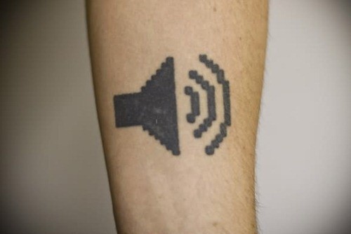 手臂上的声音符号纹身图案