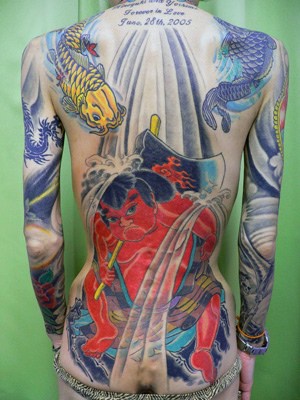 满背日式鲤鱼人物纹身图案