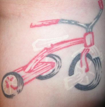 彩色的婴儿自行车纹身图案