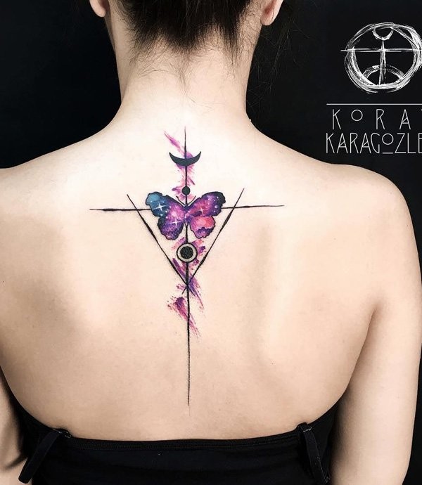 背部可爱的彩色几何星空蝴蝶纹身图案