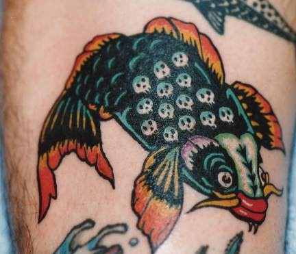 好看的亚洲黑色鲤鱼骷髅纹身图案