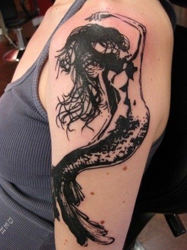 美丽的黑色美人鱼大臂纹身图案