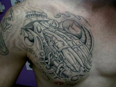 胸部黑灰生物力学机械纹身图案
