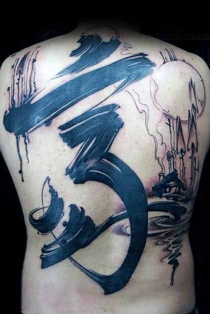 背部中国风格黑色汉字与月亮纹身图案