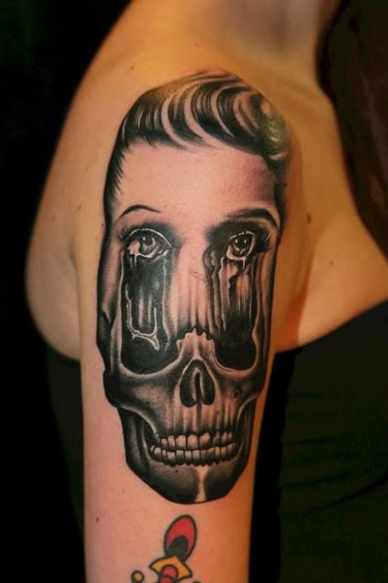 手臂可怕的设计黑白女性肖像结合骷髅纹身图案