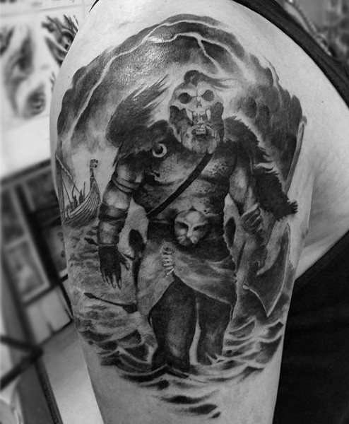 大臂黑灰神秘幻想战士纹身图案