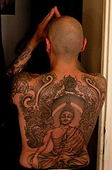 男性满背佛像纹身图案