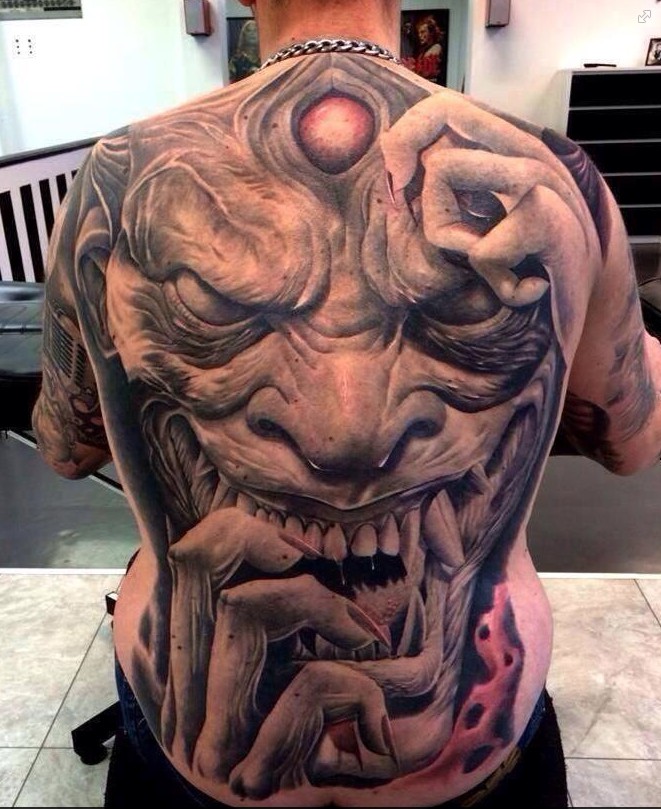背部可怕的日式恶魔纹身图案
