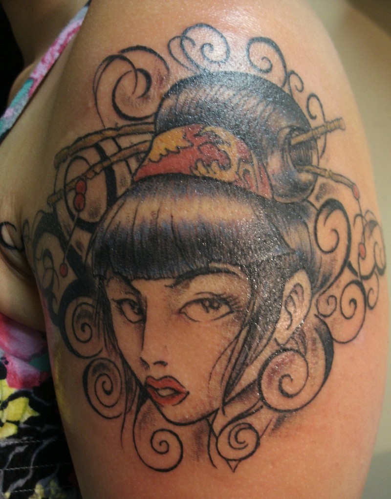大臂彩色亚洲小女人肖像纹身图案