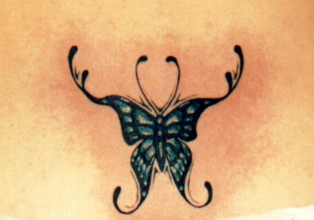 美丽的蓝色蝴蝶纹身图案
