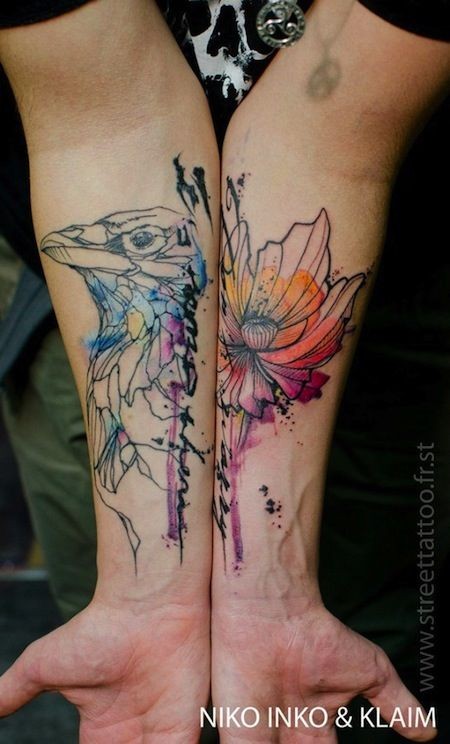 小臂黑色线条花朵小鸟和彩水泼墨纹身图案