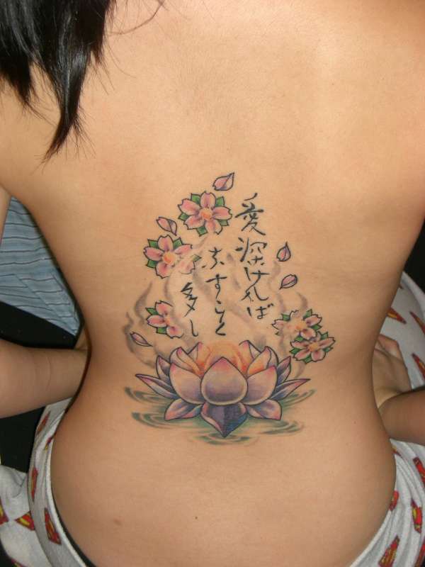 背部莲花与佛教字符纹身图案