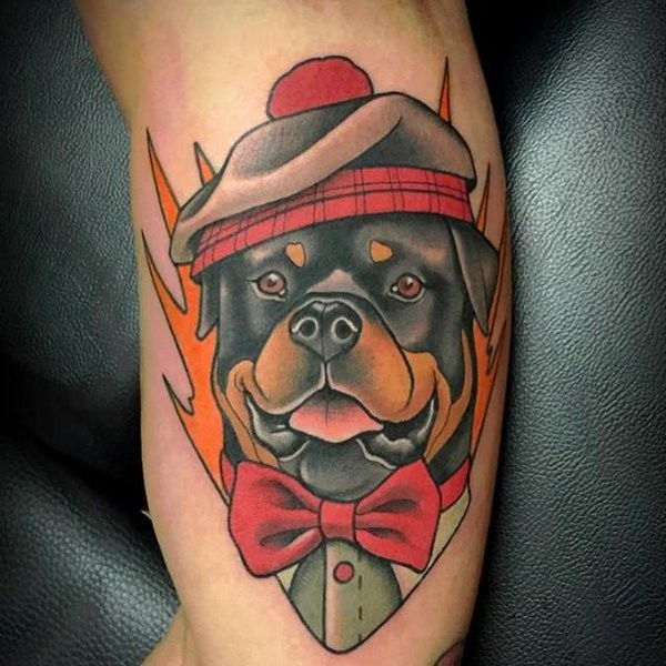 可爱多彩的罗威纳犬胳膊纹身图案