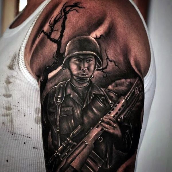 手臂黑白写实的二战士兵肖像纹身图案