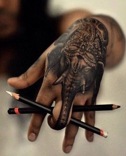 手背可怕的黑灰象神头像纹身图案
