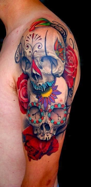 美丽的彩色骷髅与红玫瑰纹身图案