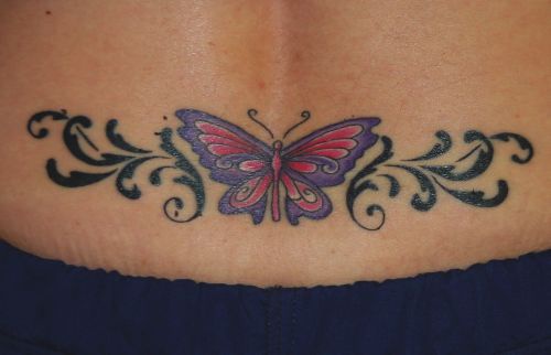 腰部超深意义的蝴蝶和藤蔓纹身图案