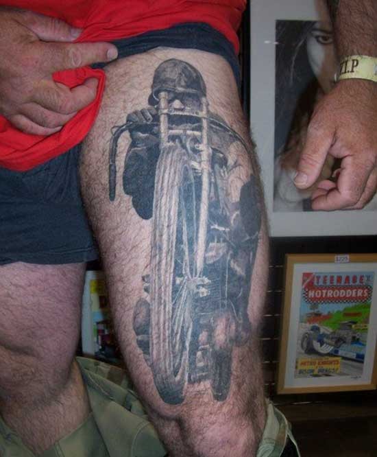 大腿上的摩托车概念纹身图案