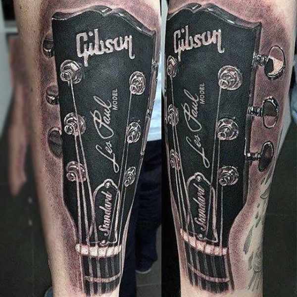 手绘非常逼真的黑白吉他手臂纹身图案
