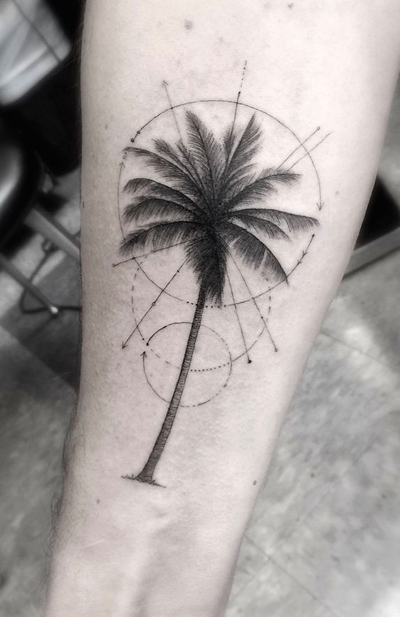 手臂华丽的棕榈树与圆纹身图案