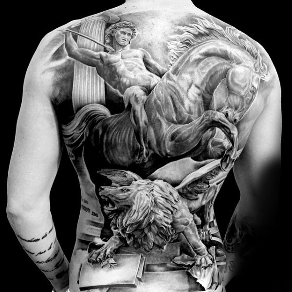 巨大的黑白战士马和狮子满背纹身图案