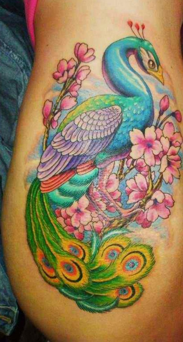 侧肋奇妙的插画风格彩色孔雀羽毛花朵纹身图案