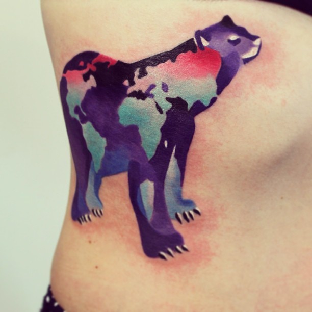 可爱的北极熊与水彩纹身图案