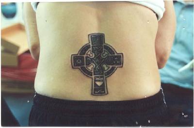 背部石头凯尔特十字架纹身图案