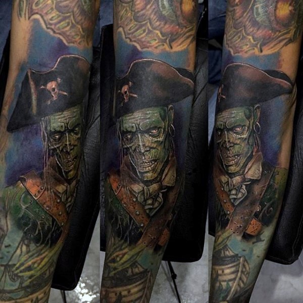 手臂丰富多彩僵尸海盗纹身图案