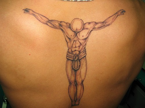 背部肌肉和秃头的男子纹身图案