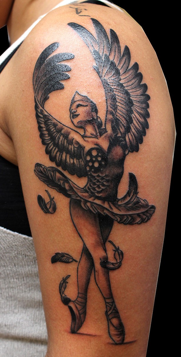 手臂黑色有翅膀的芭蕾舞者肖像纹身图案