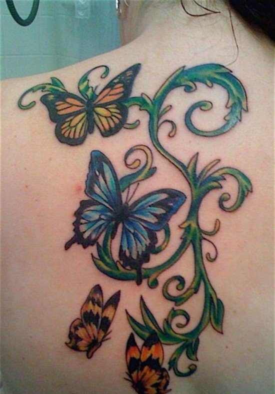 绿色藤蔓与蝴蝶背部纹身图案