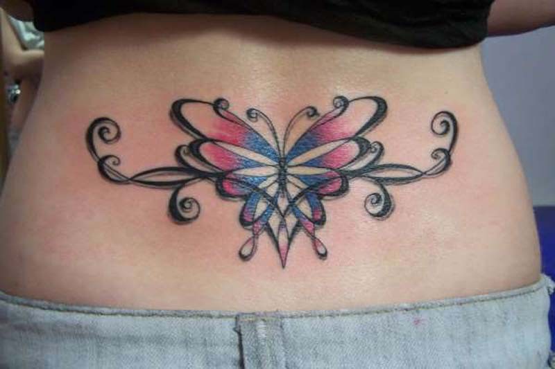 腰部彩色的蝴蝶藤蔓纹身图案