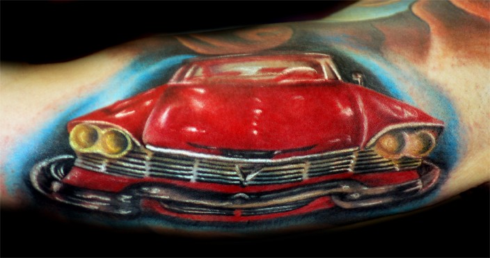 奇妙的红色赛车手臂纹身图案