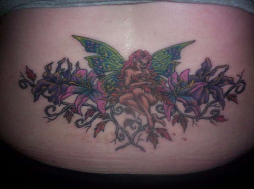 腰部红发仙女和绿翅膀花卉纹身图案
