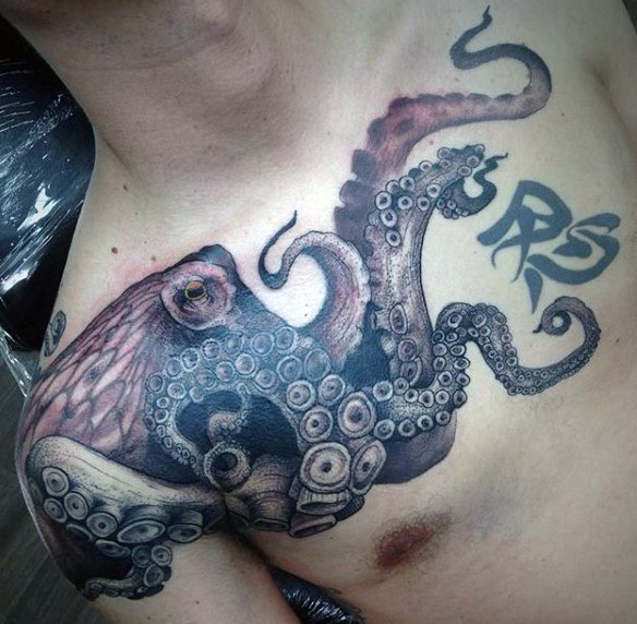 胸部非常漂亮的大章鱼纹身图案