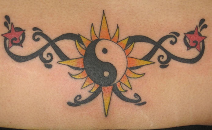 背部星星和太阳阴阳八卦纹身图案