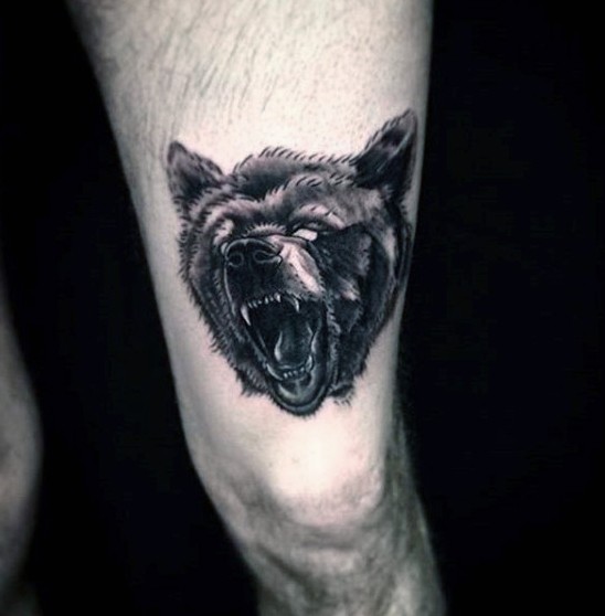 大腿上的黑白熊头纹身图案
