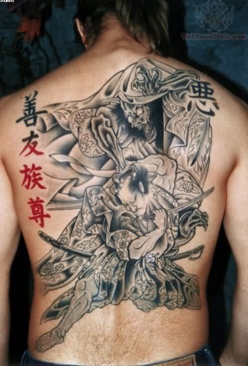 背部很酷的武士和中国风汉字纹身图案
