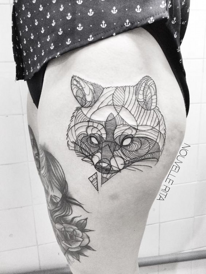 大腿黑色线条神秘的狐狸头像纹身图案