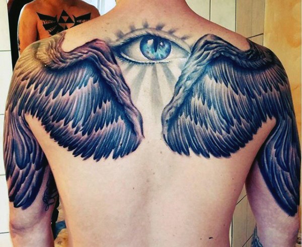 肩部和背部眼睛与乌鸦翅膀纹身图案