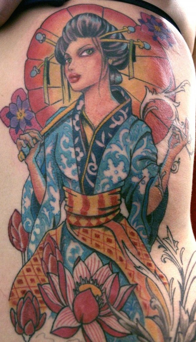 亚洲女性肖像和各种绚丽的花朵彩色侧肋纹身图案